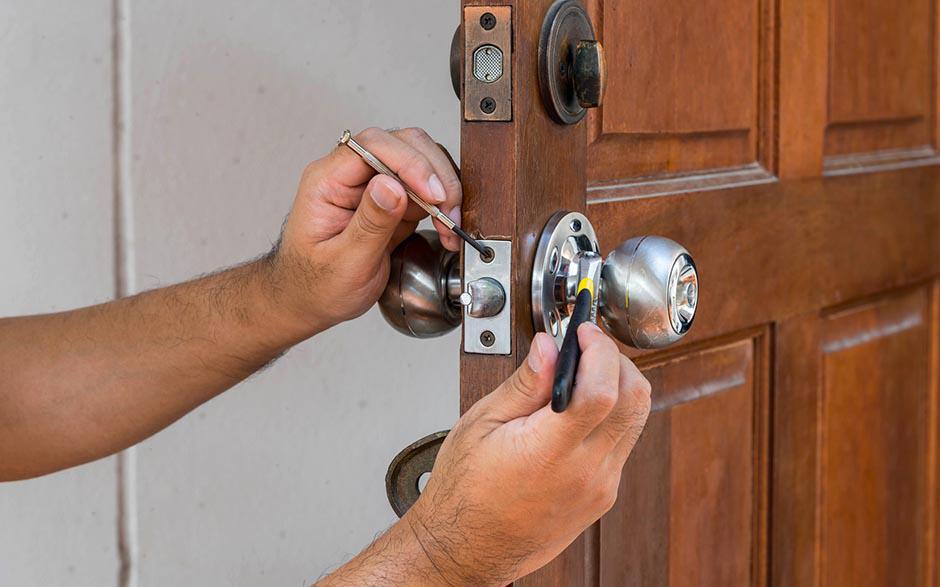 changement de serrure porte blindée prix Versailles